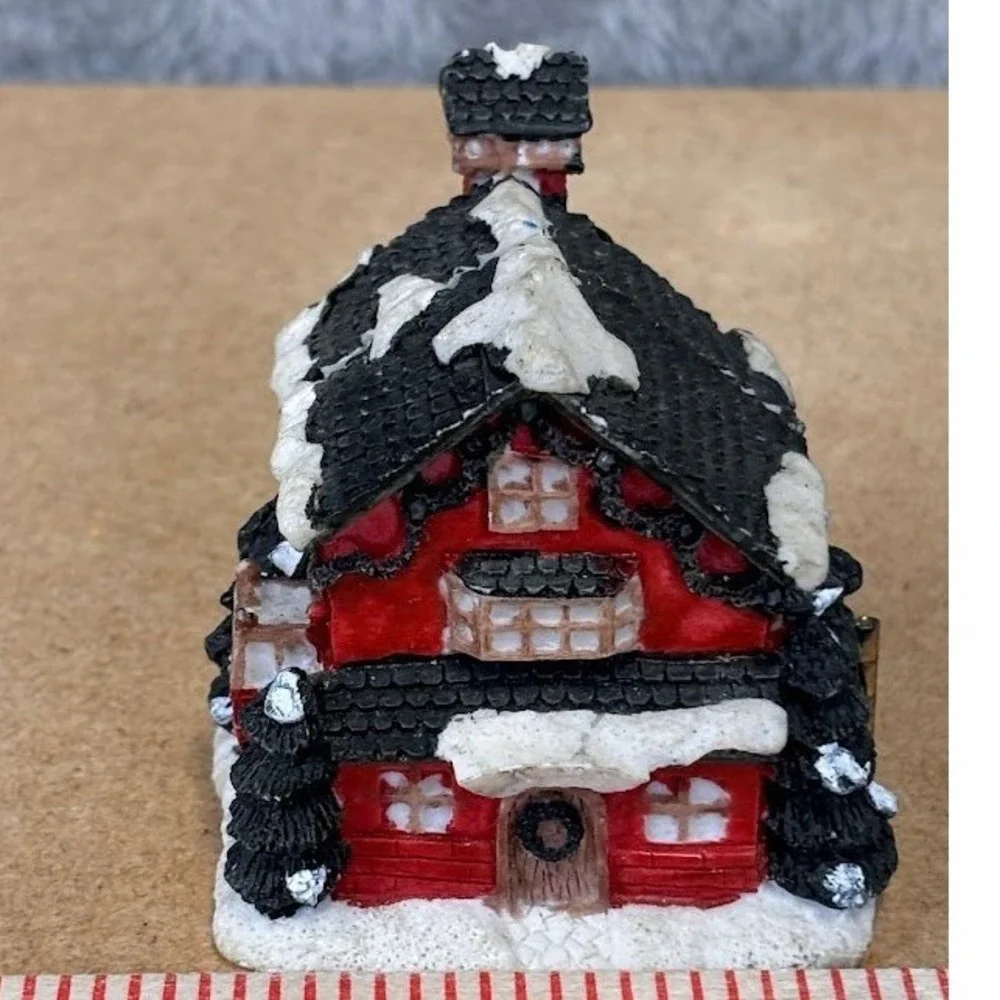 Carol Wright Gifts Miniature Hinged Christmas Santa Workshop Cottage Figurine